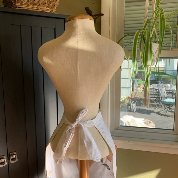 Set of Two Handmade Vintage Mid-Century Cooking Aprons Set - Picture 10 of 16